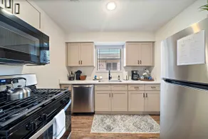 3 Br Coastal Seabrook Home : BBQ • Patio • Beach - Image 3