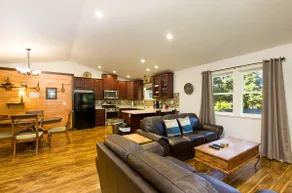 Hillcrest Hideaway-Tucked Away Cozy Home - Image 3