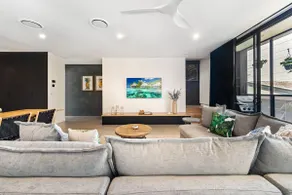 The Smith luxury holiday near beach, heated pool - Image 3