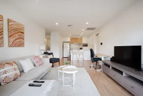 Ground Level 1-Bed: Courtyard & Alfresco Dining - Image 3