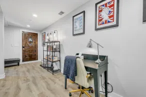 Modern Design 2bd Garden Condo Near United Center - Image 5