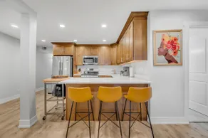 Modern Design 2bd Garden Condo Near United Center - Image 2