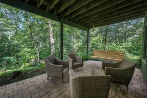 King Bed : Deck w/Grill : Fireplace : Smart TVs : - Image 3