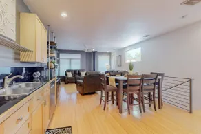 Downtown Deluxe Townhome, near UNM - Image 3