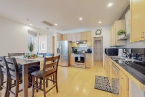 Downtown Deluxe Townhome, near UNM - Image 4