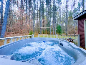 Luxe Lodge in the Woods! With Sauna & Hot tub - Image 2