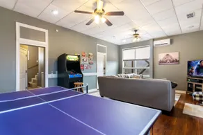 King Bed, Arcade, Hot Tub, Amazing Views - Image 3