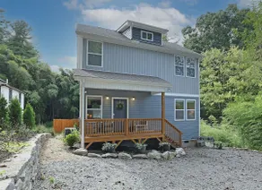 Bungalow Dream, Water & Electric are back-Fire Pit & fenced - Image 4