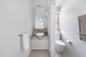1BR Luxe Harbourside Living free parking - Image 4