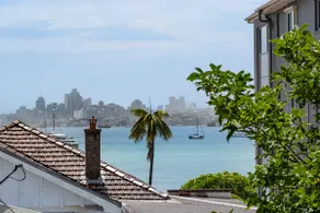 1BR Luxe Harbourside Living free parking - Image 2