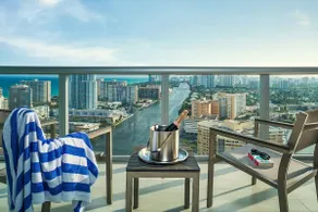 Penthouse with Private Rooftop & Beautiful Views - Image 2