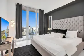 Penthouse with Private Rooftop & Beautiful Views - Image 4