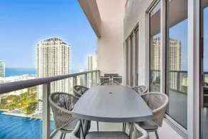 Penthouse with Private Rooftop & Beautiful Views - Image 3