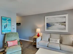 Poolside retreat 1BR/1BA condo - Image 5