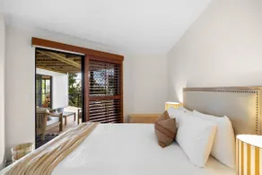 Beachside 4-Bed Retreat with Study Nook  Views - Image 5