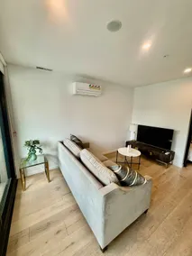Stylish Apartment in Canberra CBD - Image 4