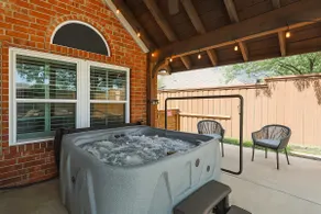 5BD,2BA w Backyard Oasis, Pool, Jacuzzi, Firepit - Image 4