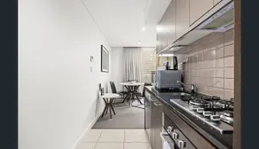 Happy BNB deluxe suit in adelaide CBD - Image 4