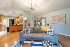 Rustic Vineyard Retreat: Wisteria Farm Charm - Image 2