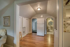 Carriage House studio min to ECU - Image 4