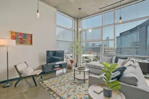 Business Ready Loft Near Downtown - Image 2