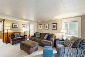 4BR charming central cottage, walk to lake & town - Image 3