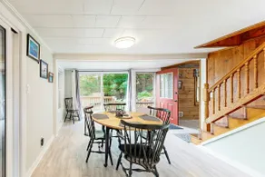 4BR charming central cottage, walk to lake & town - Image 5