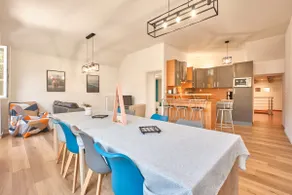 Large Renovated Townhouse - Image 2