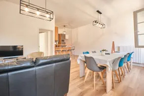 Large Renovated Townhouse - Image 3