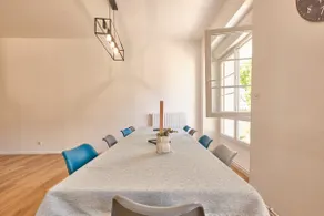 Large Renovated Townhouse - Image 4