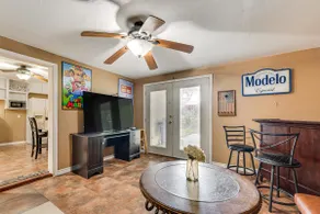 Fire Pit & Grill: Victoria Home Near Downtown - Image 3