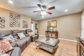 Fire Pit & Grill: Victoria Home Near Downtown - Image 5