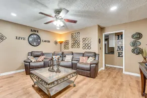 Fire Pit & Grill: Victoria Home Near Downtown - Image 2