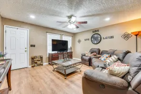 Fire Pit & Grill: Victoria Home Near Downtown - Image 4