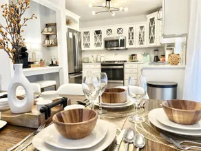 River View, walk to town,Newly renovated, Spacious - Image 5