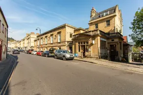Bright open plan living - Bath - Free Parking - Image 3