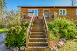 Black Bear - Cozy 4-Season Cottage w Hot Tub - Image 4