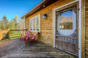 Black Bear - Cozy 4-Season Cottage w Hot Tub - Image 5