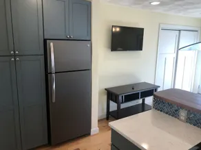 Entire apartment close to downtown - 2 Queen beds - Image 3