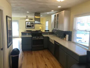 Entire apartment close to downtown - 2 Queen beds - Image 2