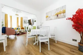 Your Chic 3BR Home Comfort and Style in London - Image 5