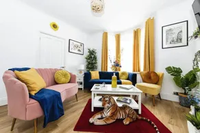 Your Chic 3BR Home Comfort and Style in London - Image 4
