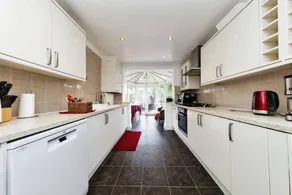 Your Chic 3BR Home Comfort and Style in London - Image 2