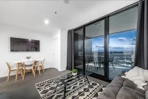 Penthouse High End Apartment - Pool and Gym! - Image 3