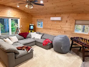 Pet Friendly Ski House, Game Rm, 4 Mins to Mt Snow - Image 3