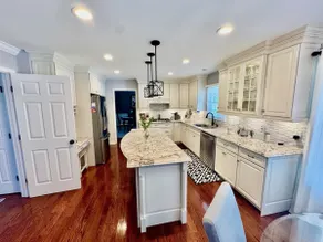 5 Bedroom Immaculate & Stylish Home in Quiet Area - Image 5