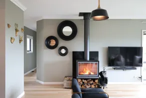 Chateau Clarence Luxurious Waterfront Retreat - Image 4