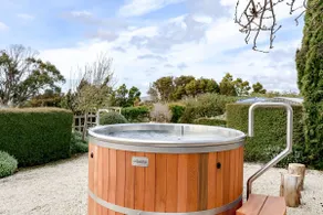Petite Chateau Waterfront chateau with Hot Tub - Image 4