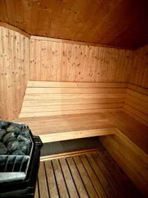 Top floor apt with three separate bedrooms - Image 5