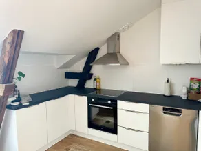 Top floor apt with three separate bedrooms - Image 3